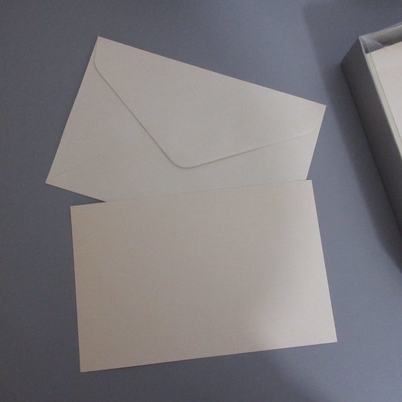 Gartner Studios Ivory Flat Panel Cards & Envelopes 33 Count Open Box 5.5” X 8.5" - Picture 3 of 4